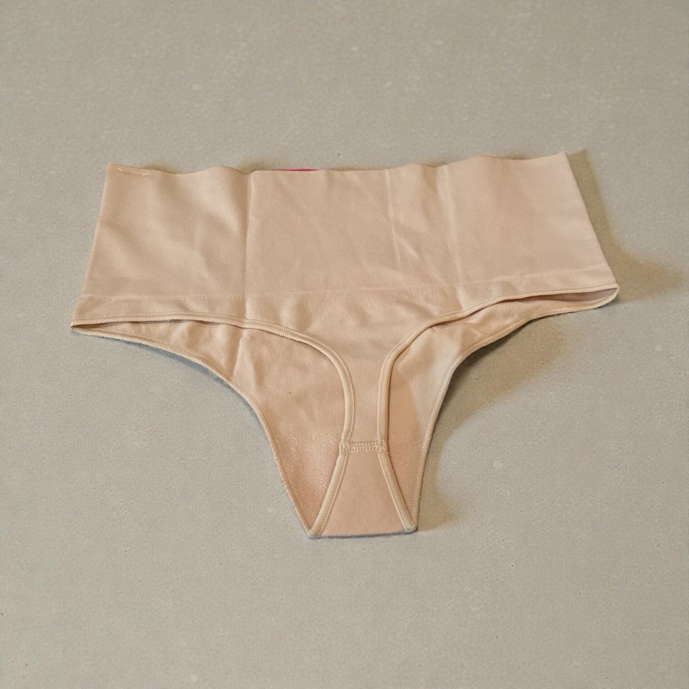 SPANX Supersmooth™ Undie-tectable® Thong Soft Nude | Size L - Picture 3 of 6